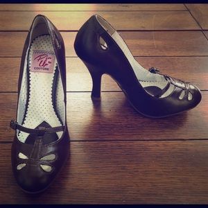 ✦Pinup Couture “Smitten” Faux Leather Heels(US 5)✦